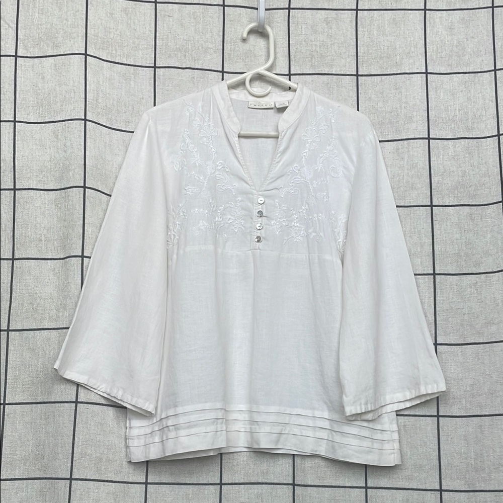 Elegant White Embroidered Women's Top